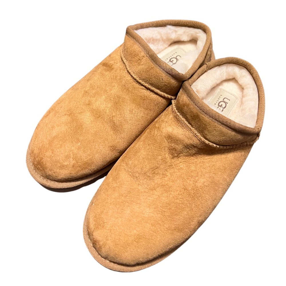 UGG Classic Slipper in Camel. Size 8 Women’s